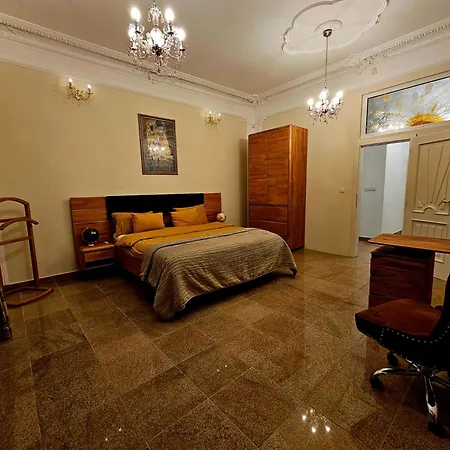 Apartmán Lingulas - Cosy On Sancova Street, With Free Parking *