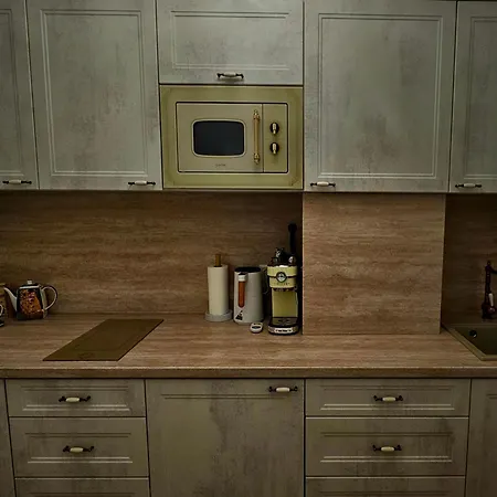 Lingulas - Cosy On Sancova Street, With Free Parking Apartament